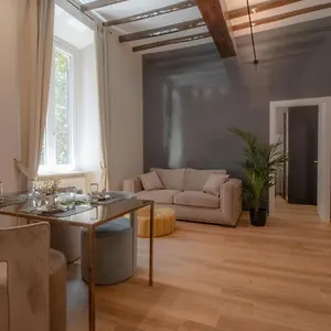 https://charme-apartment-with-spa-in-piazza-del-popolo.it-romehotels.com