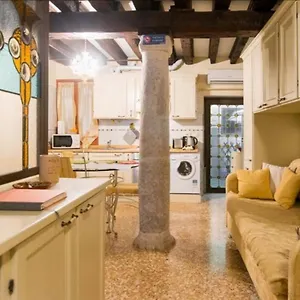 https://historical-flat-with-private-courtyard.hotelslidodijesolo.com